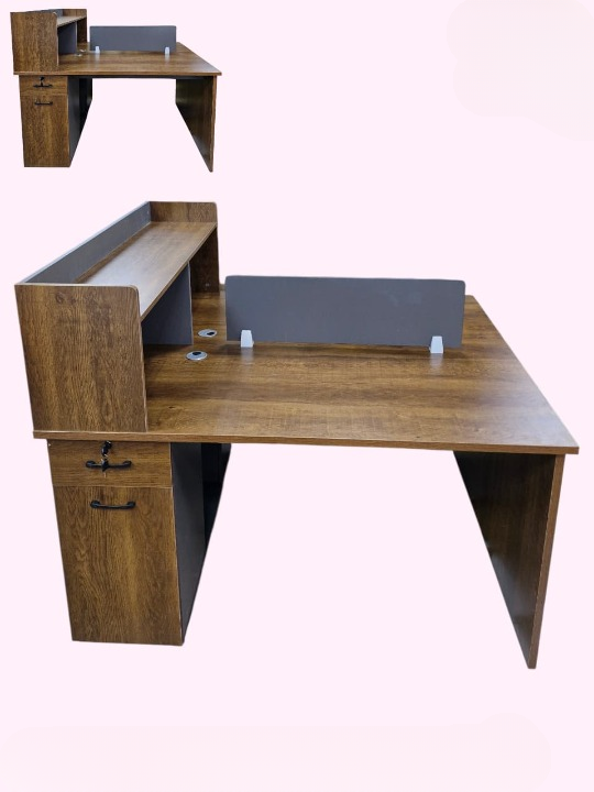 محطة عمل مكتبية مشتركة مع رف علوي (طراز M-RT-1895)