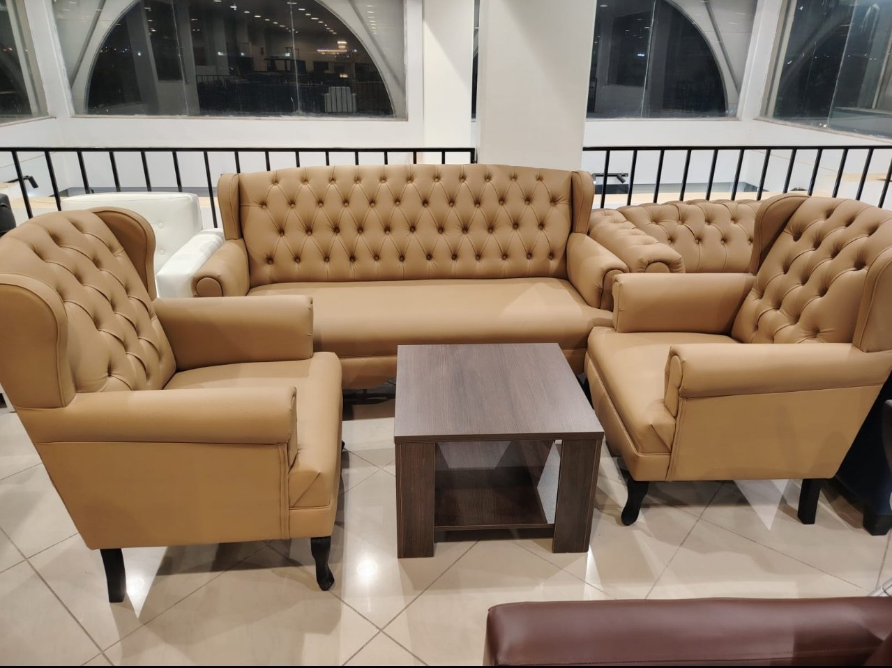 طقم كنب استقبال جملي ملكي مع طاولة قهوة (Camel Leather Sofa Set)
